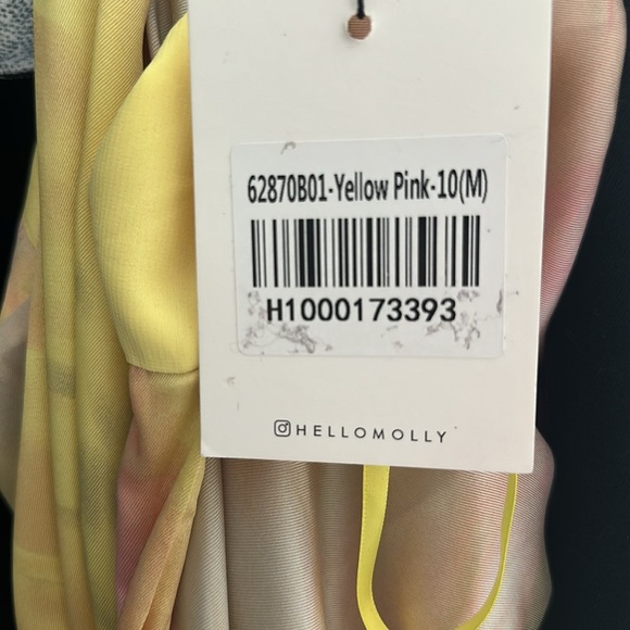 HELLO MOLLY STARTS WITH A KISS DRESS YELLOW - Picture 8 of 8